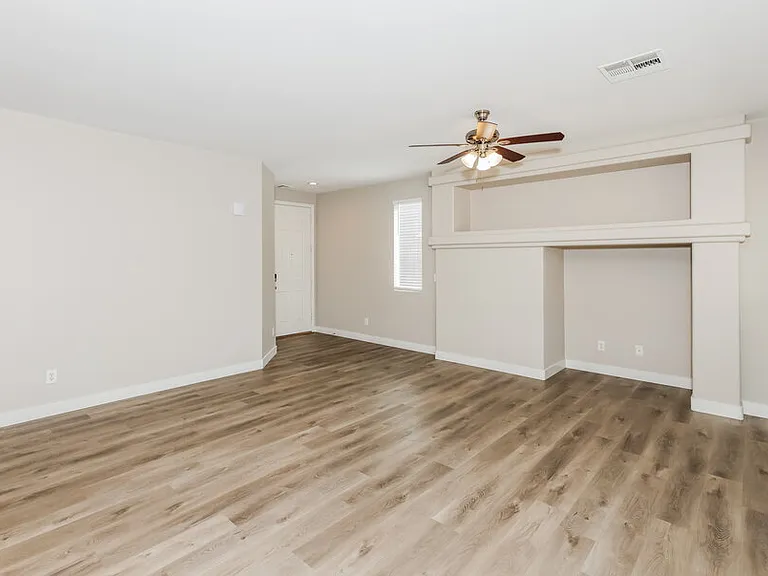 9327 Wishing Creek Ave — Photo 5