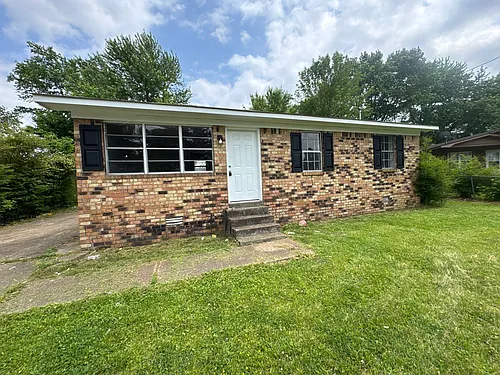 134 Young St Photo 1