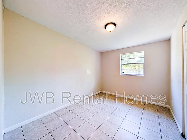 2908 W 10th St — Photo 6