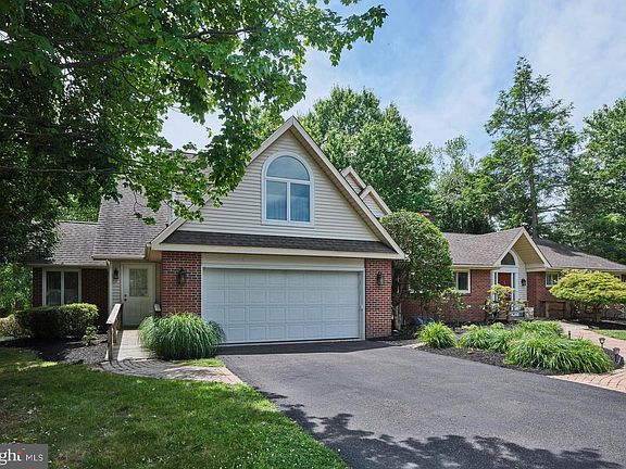 3rd image of 333 Spring House Rd