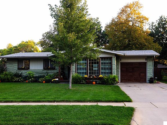 3rd image of 2611 Coventry Ct