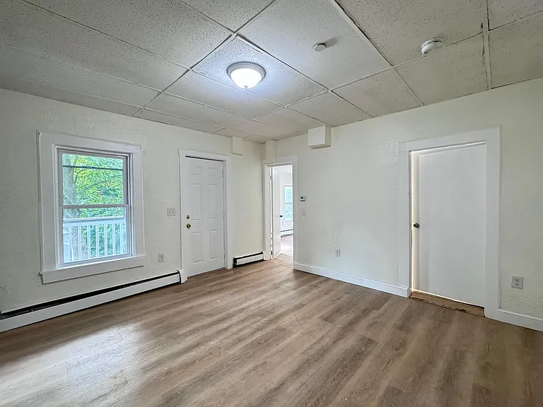 29 Bolton Pl #2 — Photo 3