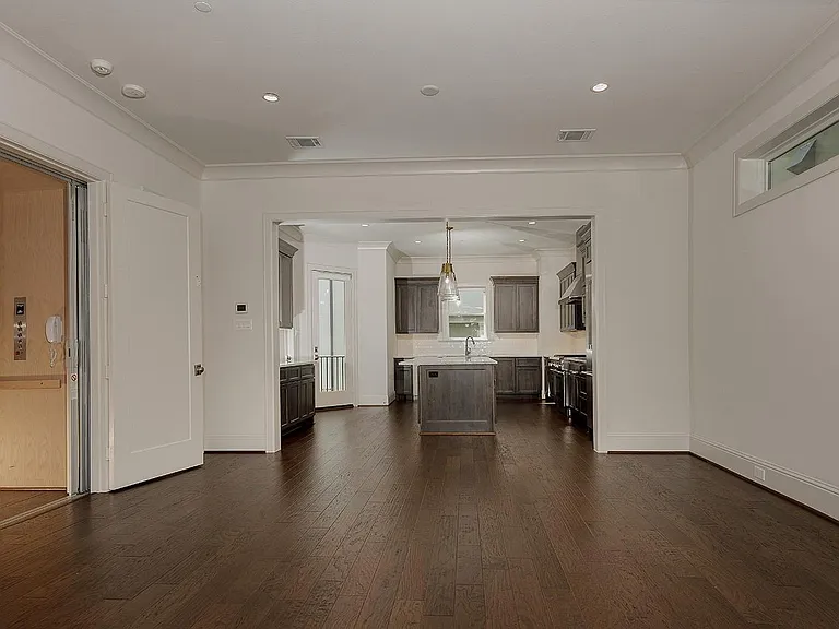 2503 Lake Front Cir — Photo 9