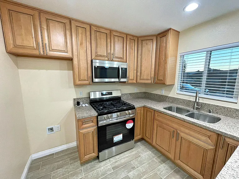 2534 N Parkdale Ave #B — Photo 5