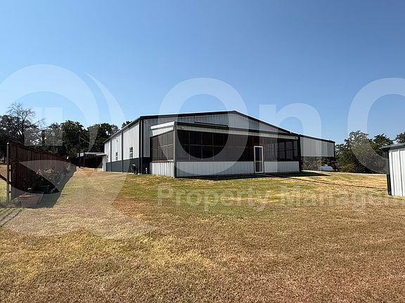 2nd image of 925 Jennings Ln