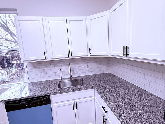 4th image of 915 2nd St