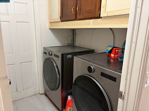 4th image of 35 Lois Ave