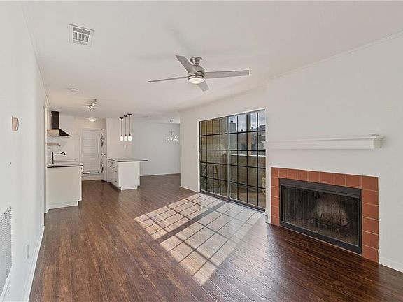 2nd image of 1510 W North Loop Blvd APT 424