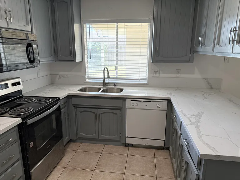 1655 Moffett Rd — Photo 10