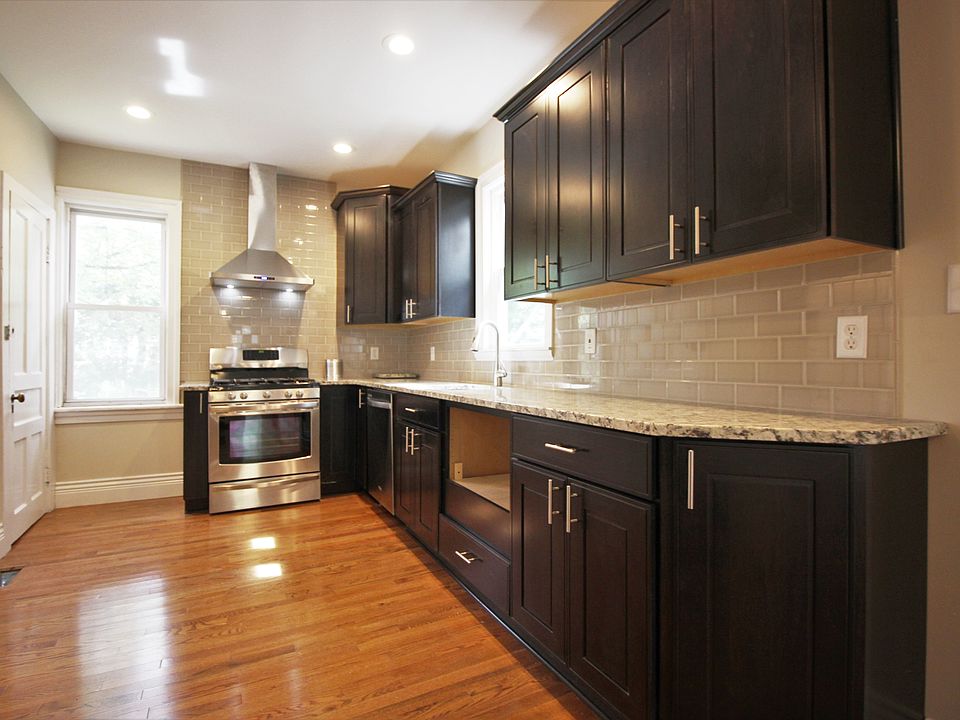 1st image of 353 Hoyt St #1