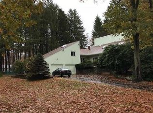 80 Falcon Cir, East Greenwich, RI 02818