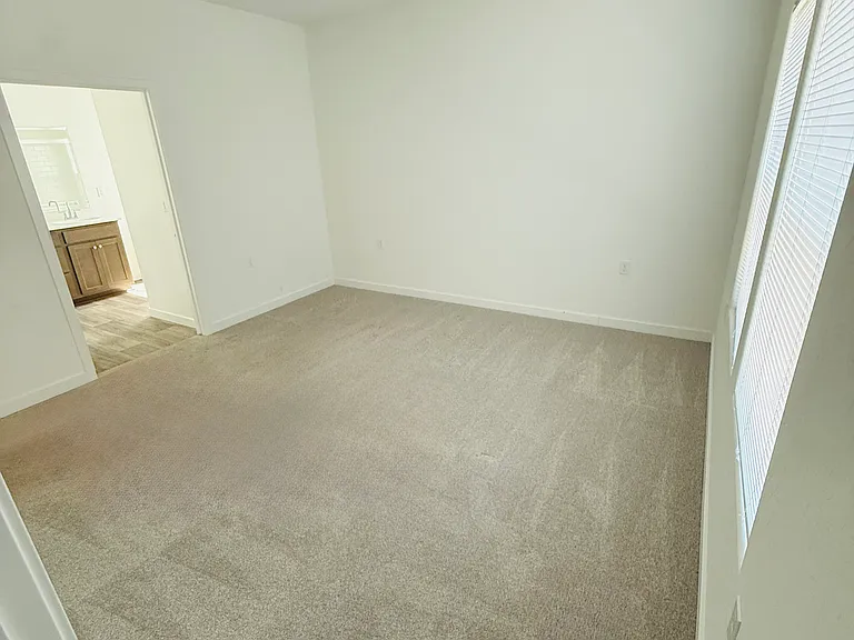 2815 N Janice Ave — Photo 7