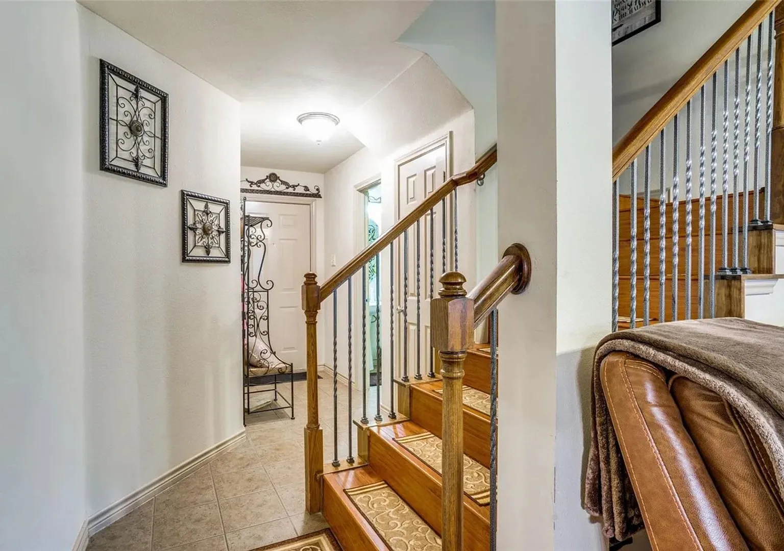 Spacious 4BR 2.5 Bath TownHouse in Euless — Photo 2