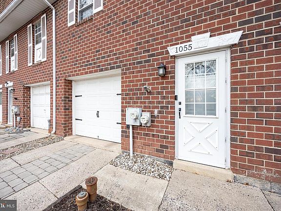 4th image of 1055 Village Ln