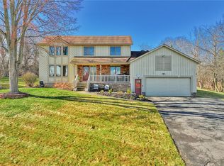 155 Weiland Woods Ln, Rochester, NY 14626