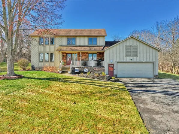 155 Weiland Woods Ln, Rochester, NY 14626