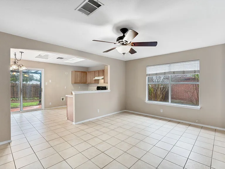 107 McCarthur Dr — Photo 1
