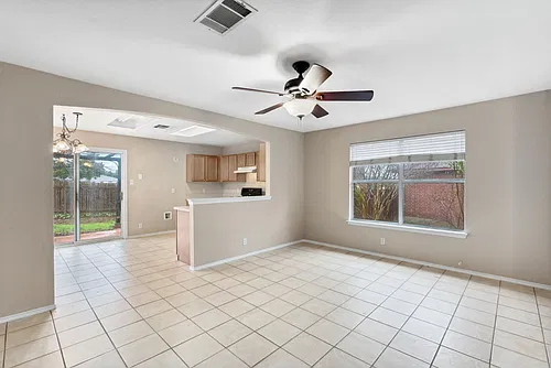 107 McCarthur Dr Photo 1
