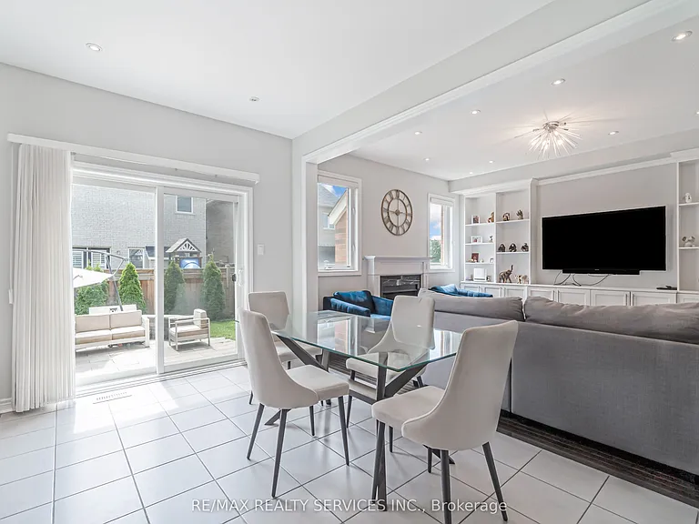 406 Cedar Hedge Rd — Photo 8