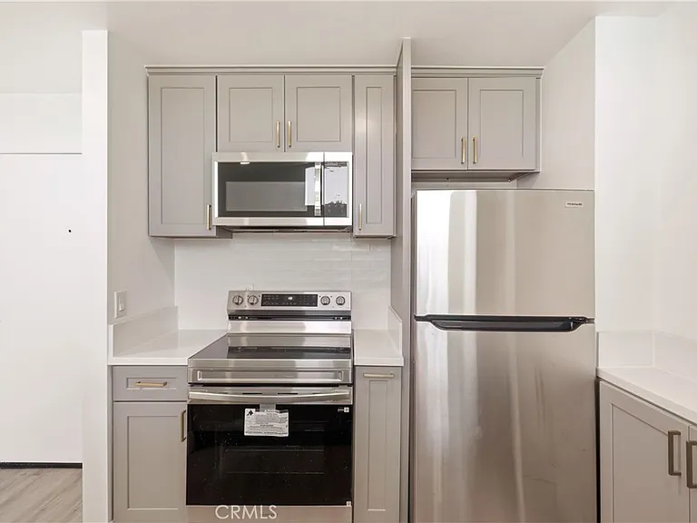 802 Coriander Dr #B — Photo 3