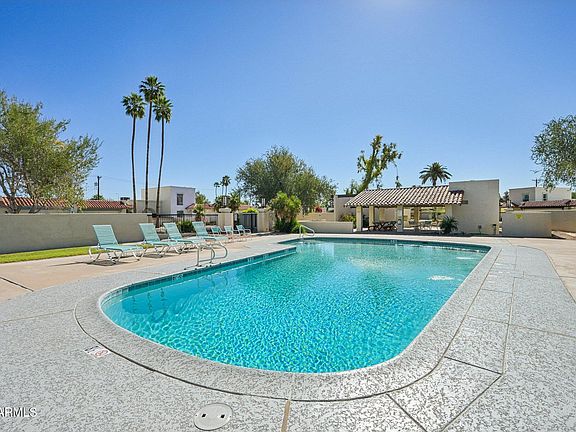 3rd image of 1035 E LAGUNA Drive