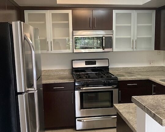 4th image of 939 Palm Ave APT 201