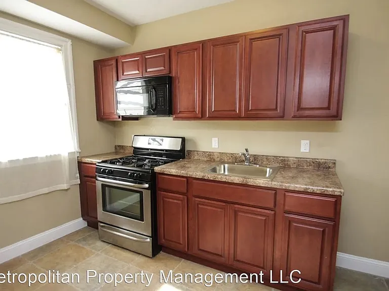 1260 Oak Ln — Photo 7