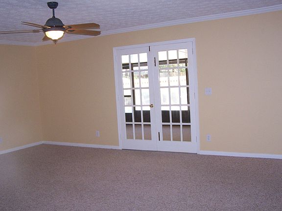 Living Room to Lanai