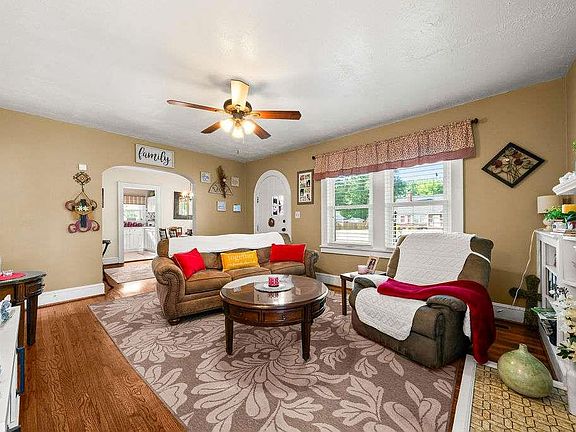 5th image of 209 W Fairmount Ave
