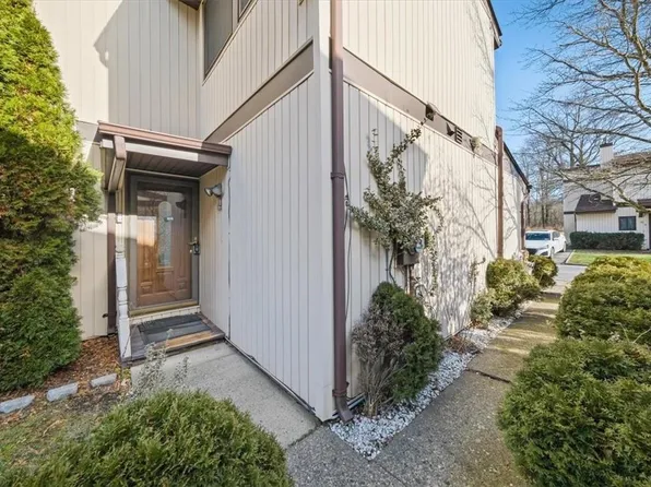 9 Harcourt Mews, Middletown, NY 10940