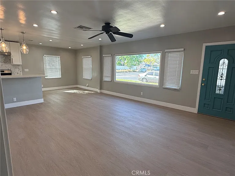 7358 Riverton Ave — Photo 14