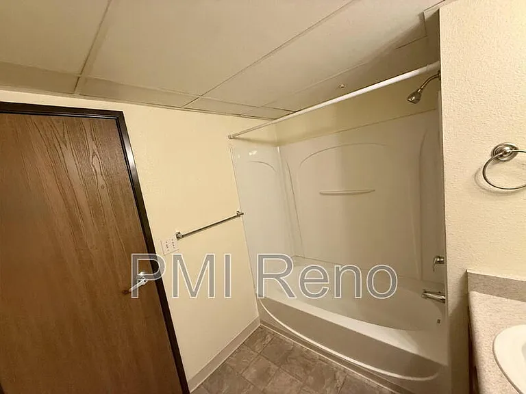 Big Horn Apartments — Photo 36