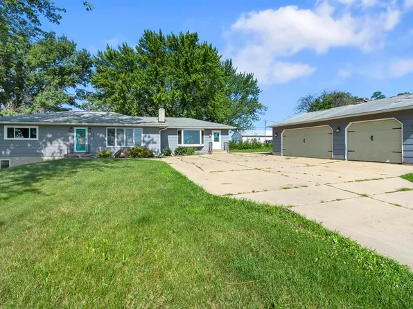 3520 Dewitt Rd, Waterloo, IA 50701