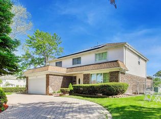 1631 E Greenwood Dr, Mount Prospect, IL 60056