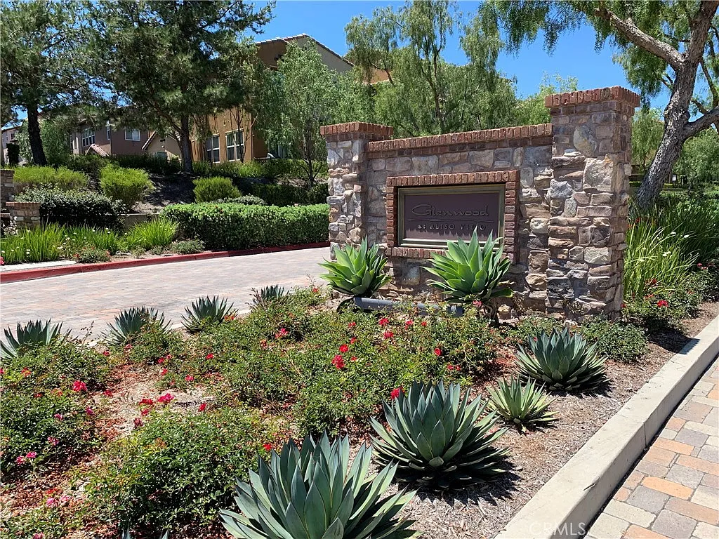 3 bed, 2.5 bath, 1631 sqft, $4,200 — Photo 1
