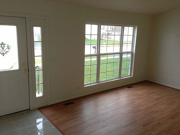 5th image of 613 Hillcrest Dr