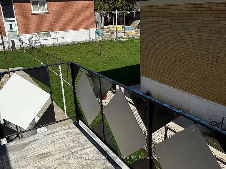 300 Driftwood Ave #UPPER — Photo 3