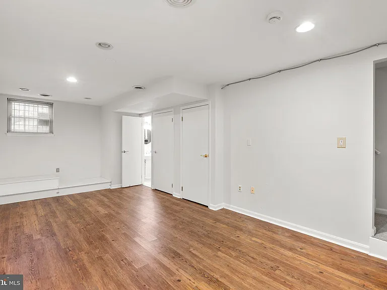 1120 S Kenwood Ave — Photo 26