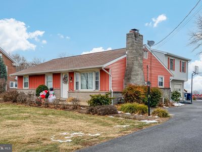 381 E Main St, Leola, PA, 17540
