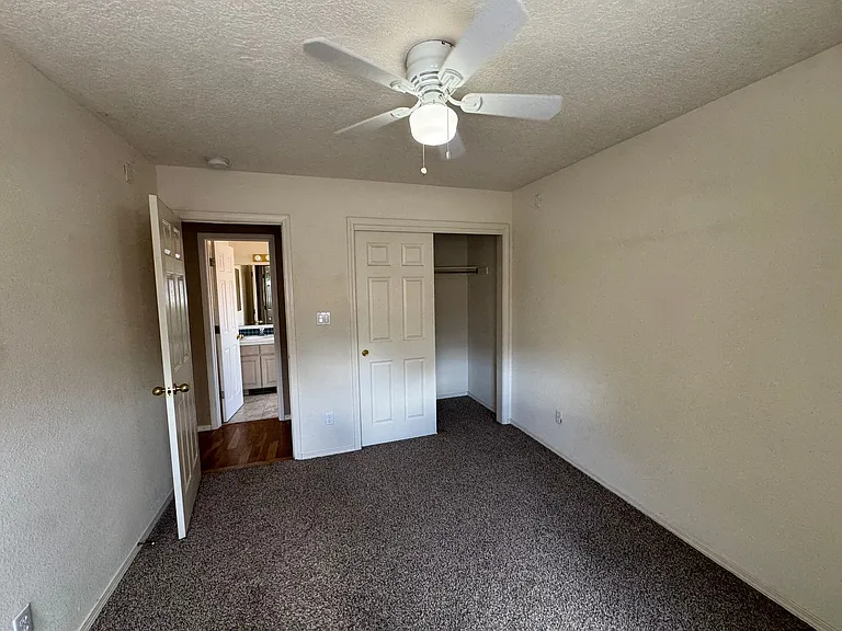 1142 Narcisco St NE — Photo 8