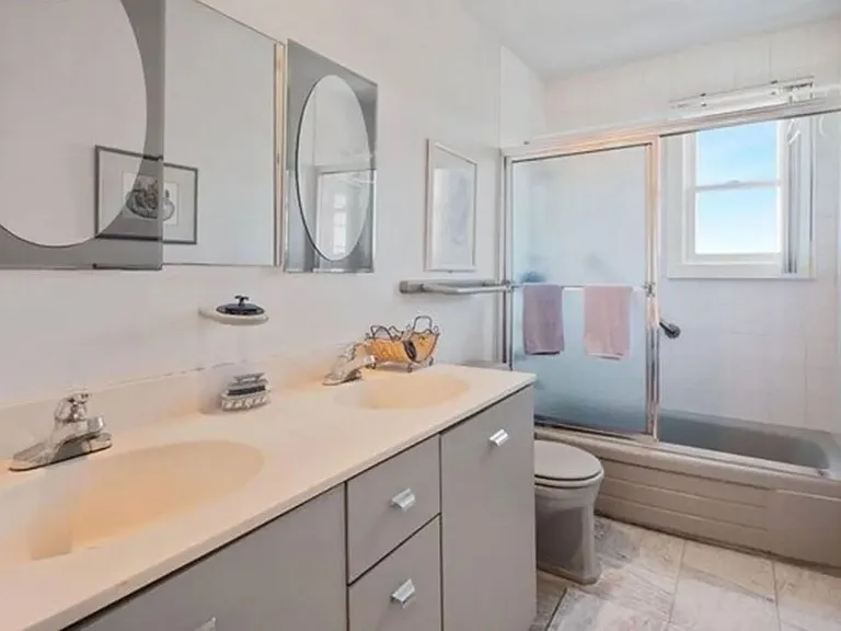 105 W Neck Point Rd — Photo 14