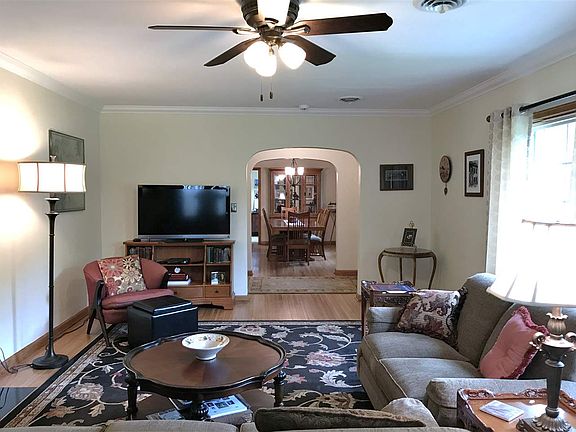 4th image of 1410 Burnett Ln