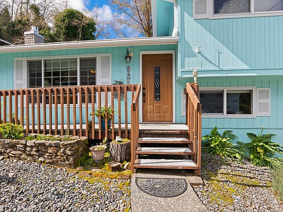 3rd image of 935 View St