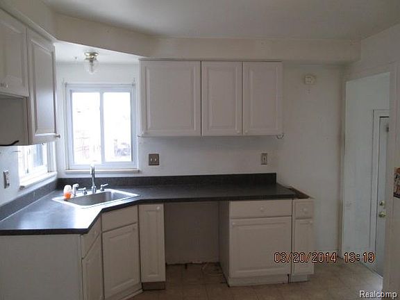 4th image of 28646 Kaufman St