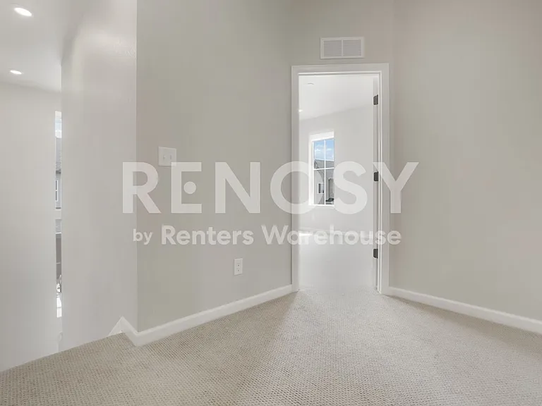 421 Millwall Cir — Photo 16