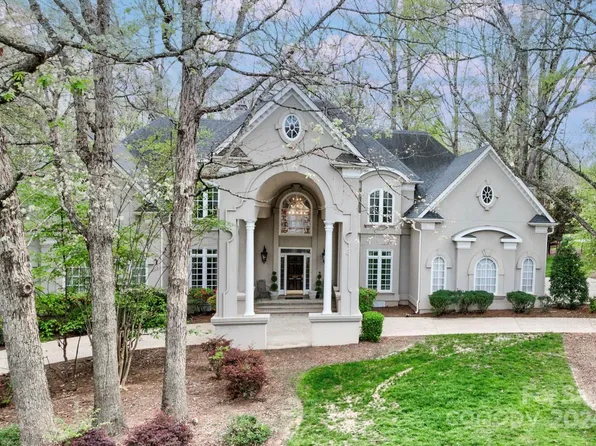 4945 Piper Glen Dr, Charlotte, NC 28277