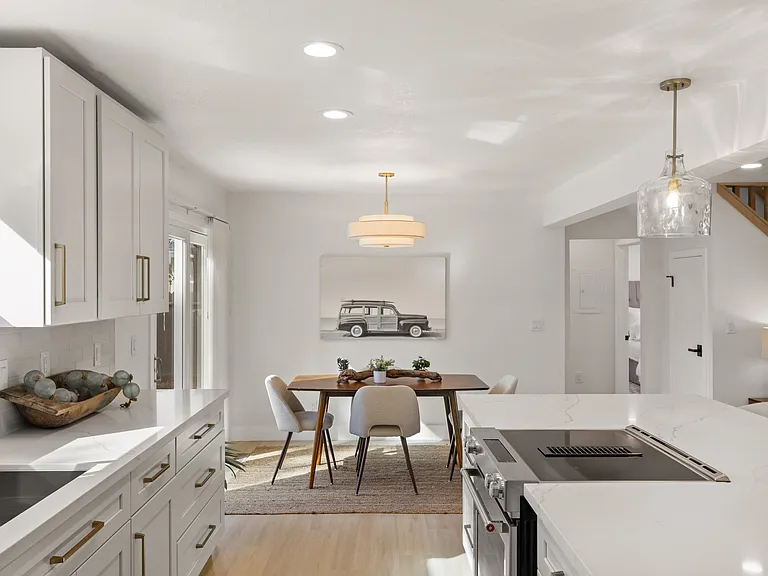721 Oak St — Photo 3