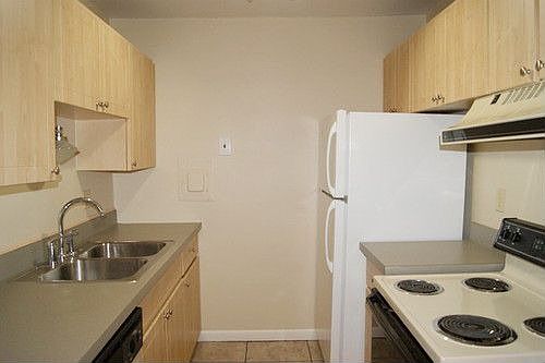 2nd image of 801 Delta Ave Unit 4