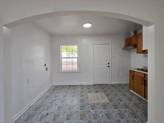 5th image of 846 N Oliver Ave