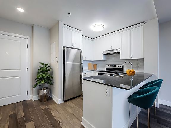 4th image of 472 Brock Ave #1-Bedroom
